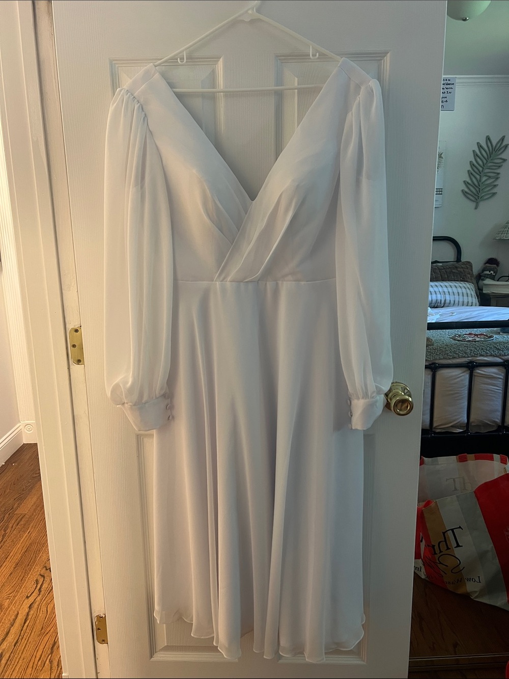 Elegant White Long-Sleeve V-Neck Chiffon Maxi Dress New